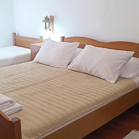 Apartments Branka- 4 Apartments In House- 1 Apartment Has Jacuzzi Vir Εξωτερικό φωτογραφία