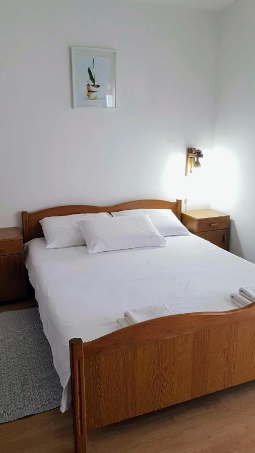 Apartments Branka- 4 Apartments In House- 1 Apartment Has Jacuzzi Vir Εξωτερικό φωτογραφία