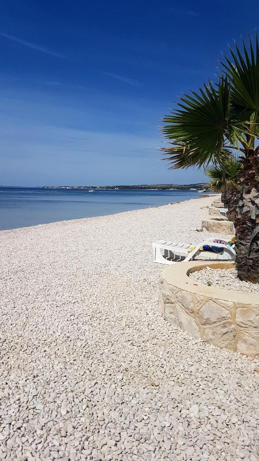 Apartments Branka- 4 Apartments In House- 1 Apartment Has Jacuzzi Vir Εξωτερικό φωτογραφία
