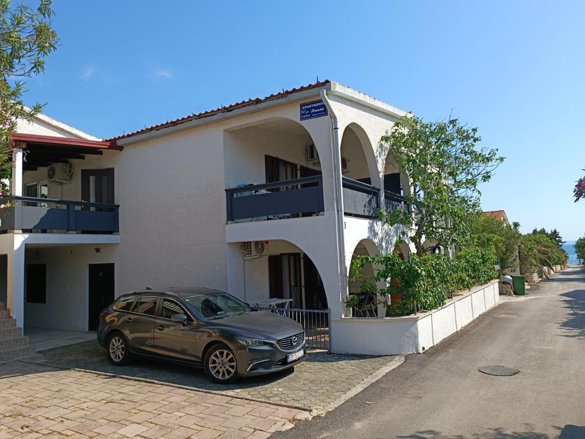 Apartments Branka- 4 Apartments In House- 1 Apartment Has Jacuzzi Vir Εξωτερικό φωτογραφία