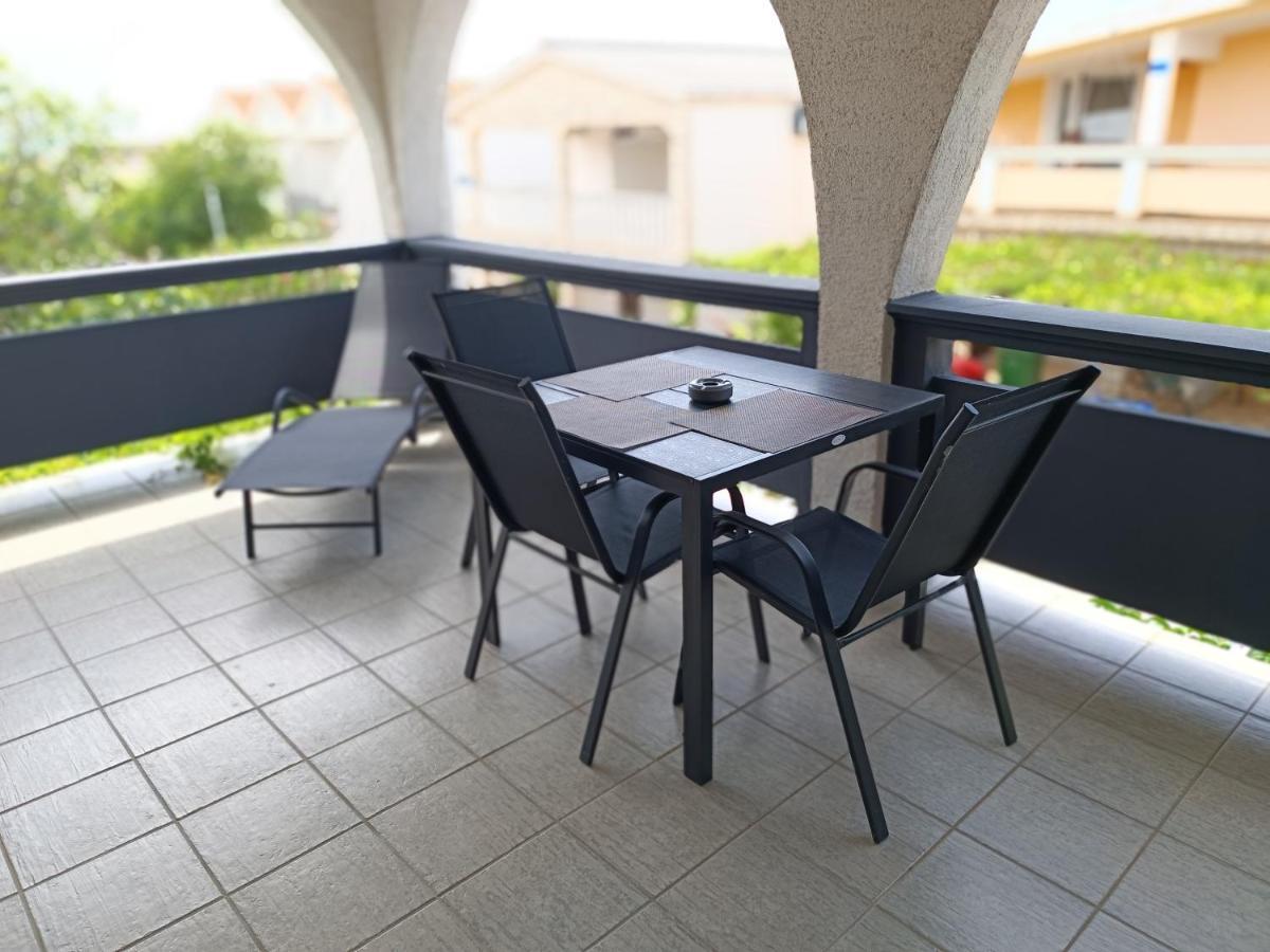 Apartments Branka- 4 Apartments In House- 1 Apartment Has Jacuzzi Vir Εξωτερικό φωτογραφία