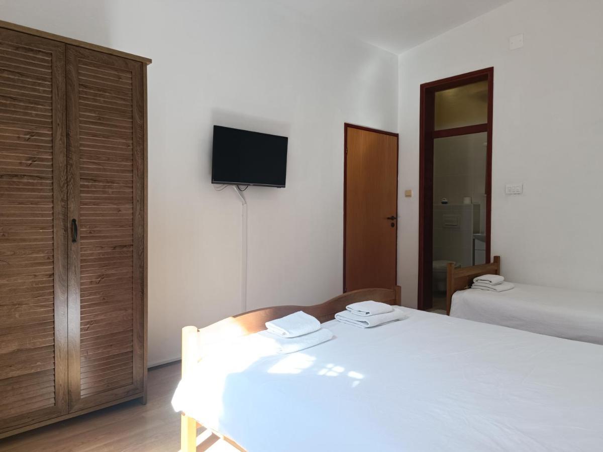 Apartments Branka- 4 Apartments In House- 1 Apartment Has Jacuzzi Vir Εξωτερικό φωτογραφία