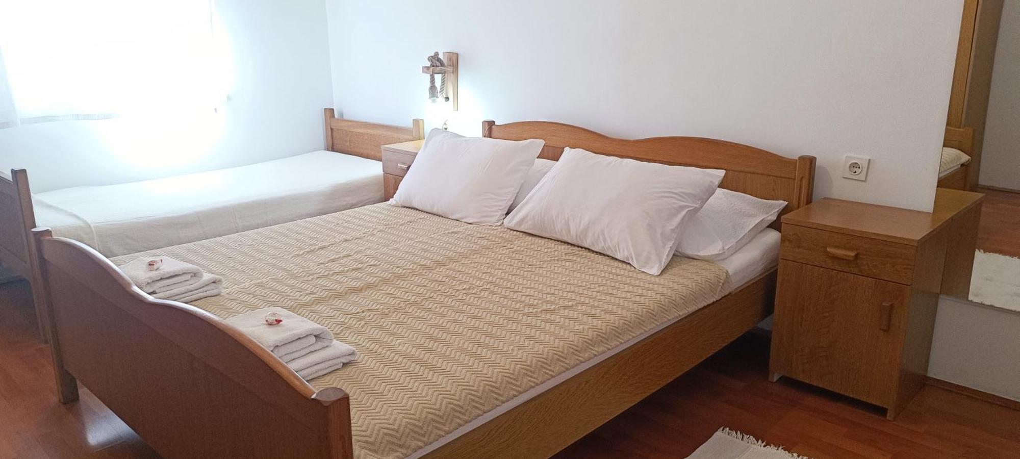 Apartments Branka- 4 Apartments In House- 1 Apartment Has Jacuzzi Vir Εξωτερικό φωτογραφία