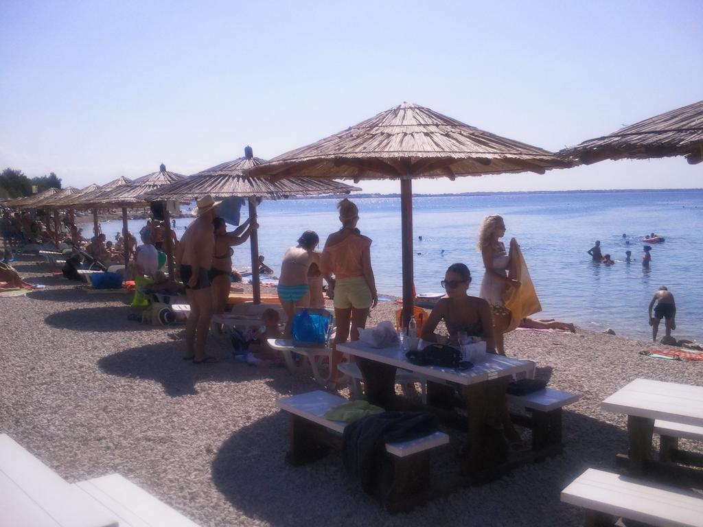 Apartments Branka- 4 Apartments In House- 1 Apartment Has Jacuzzi Vir Εξωτερικό φωτογραφία