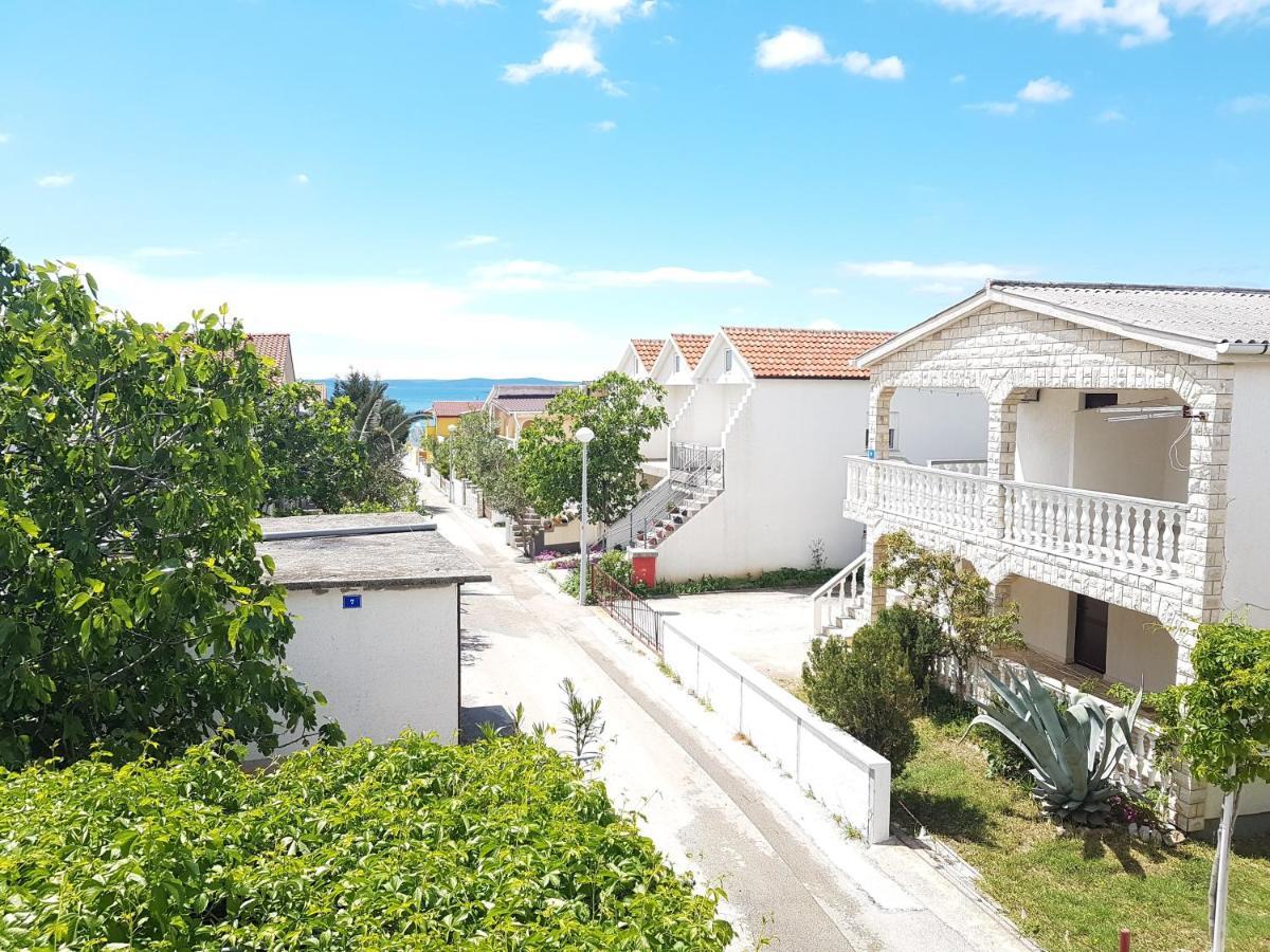Apartments Branka- 4 Apartments In House- 1 Apartment Has Jacuzzi Vir Εξωτερικό φωτογραφία