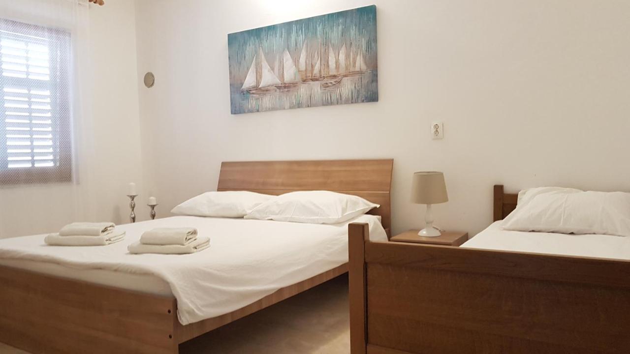 Apartments Branka- 4 Apartments In House- 1 Apartment Has Jacuzzi Vir Εξωτερικό φωτογραφία
