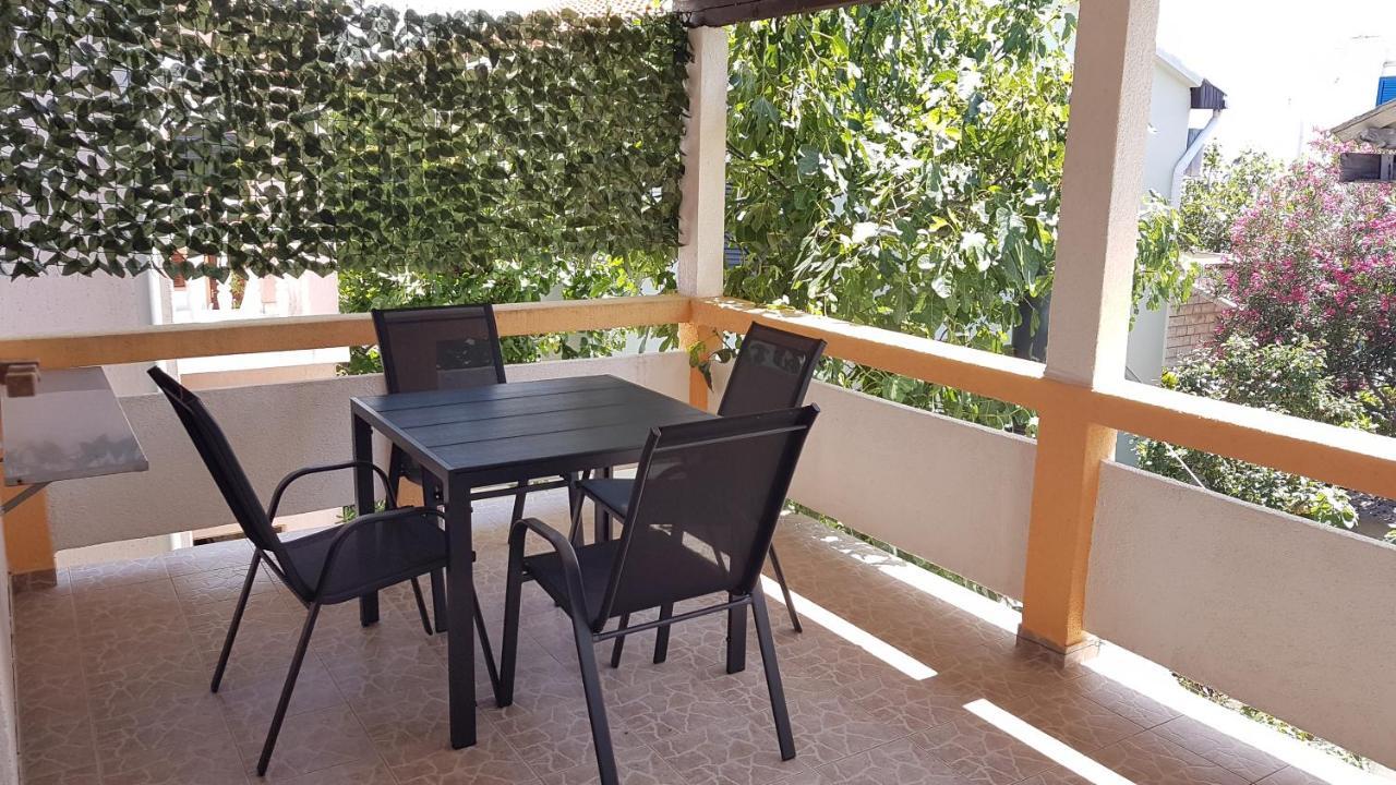 Apartments Branka- 4 Apartments In House- 1 Apartment Has Jacuzzi Vir Εξωτερικό φωτογραφία