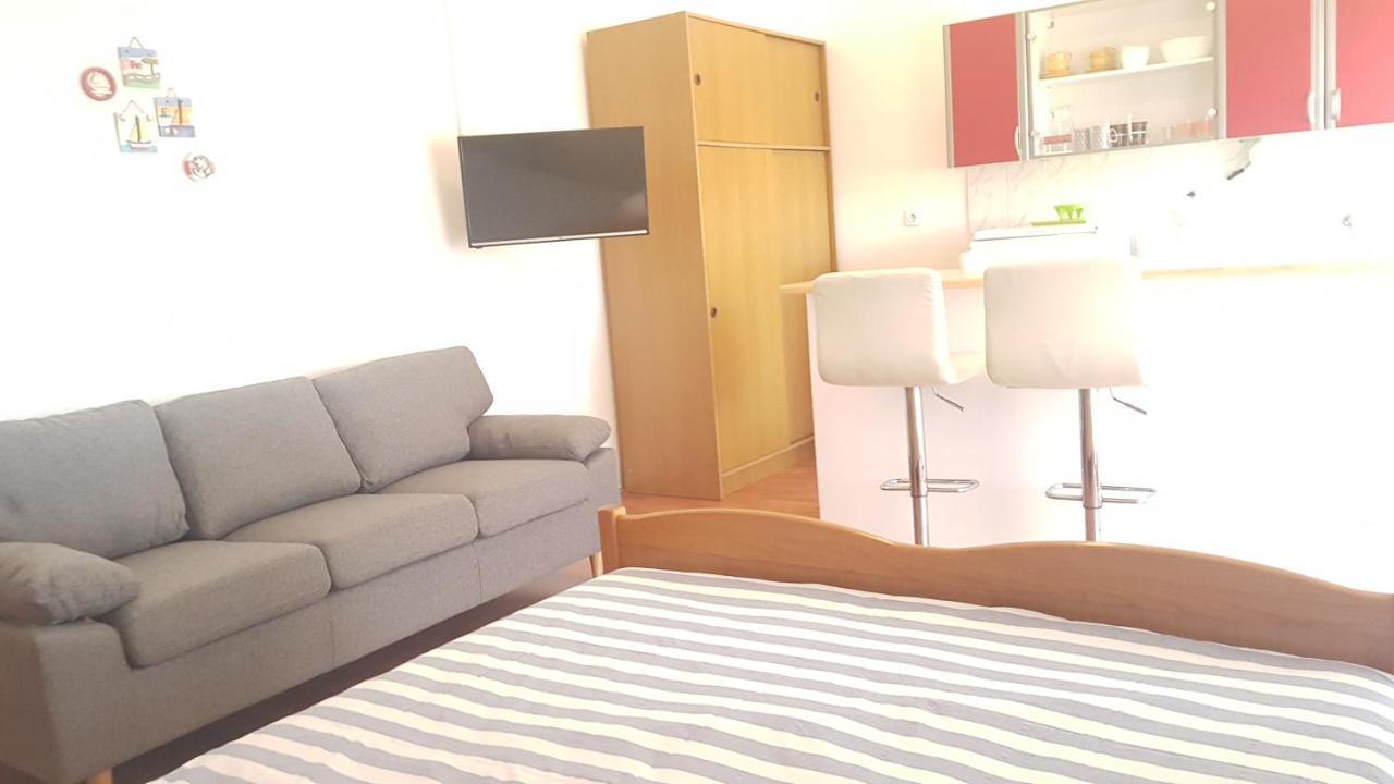 Apartments Branka- 4 Apartments In House- 1 Apartment Has Jacuzzi Vir Εξωτερικό φωτογραφία