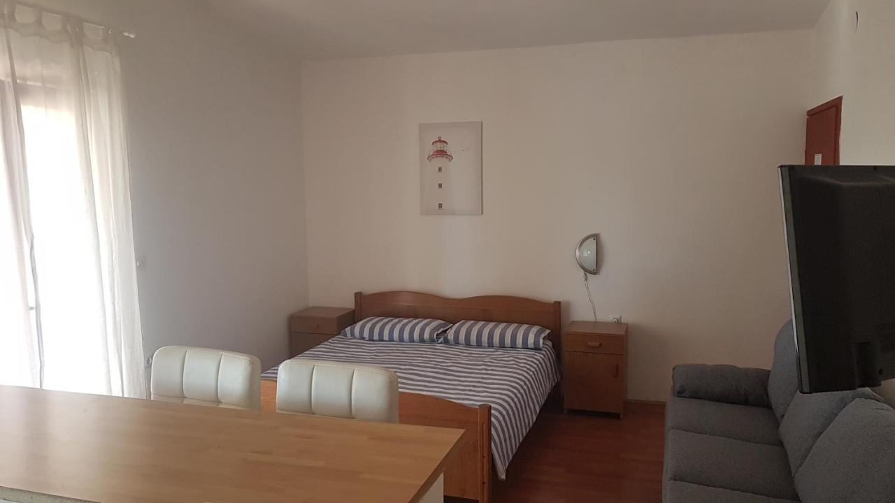 Apartments Branka- 4 Apartments In House- 1 Apartment Has Jacuzzi Vir Εξωτερικό φωτογραφία